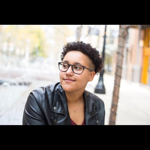 Meet your Posher, Micaela - Picture 1 of 1